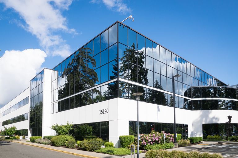Bâtiment professionnel récent